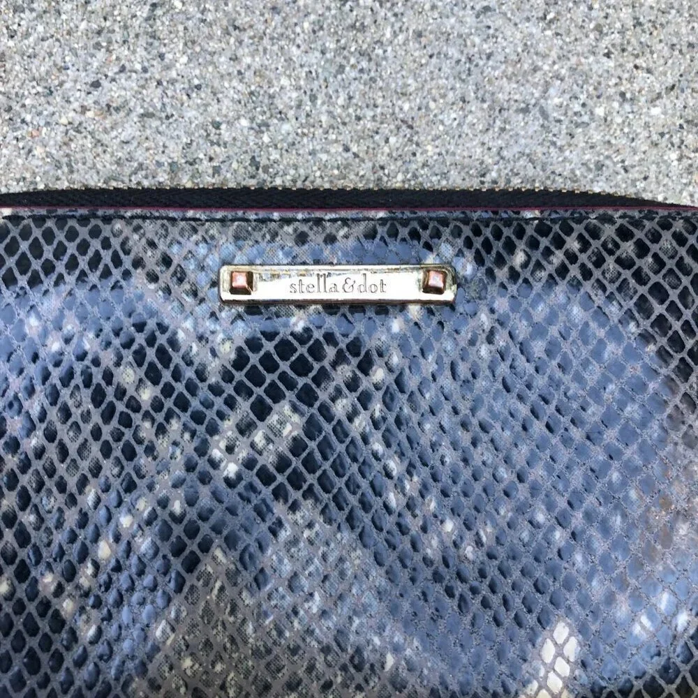 STELLA & DOT Faux Snakeskin Wallet Womens Zip Around Clutch 6" x 3.5"​​​ - Picture 3 of 11